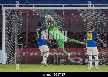 Asunción, Paraguay. 08 juin 2021 ; Defensores del Chaco Stadium, Asunción, Paraguay ; qualifications de la coupe du monde de football 2022 ; Paraguay contre Brésil ; Ederson du Brésil crédit : action plus Sports Images/Alamy Live News Banque D'Images