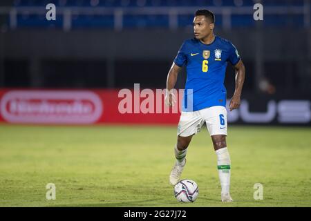 Asunción, Paraguay. 08 juin 2021 ; Defensores del Chaco Stadium, Asunción, Paraguay ; qualifications de la coupe du monde de football 2022 ; Paraguay contre Brésil ; Alex Sandro du Brésil crédit : action plus Sports Images/Alamy Live News Banque D'Images