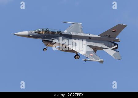 Un faucon de combat de l'armée de l'air irakienne F-16D. Banque D'Images