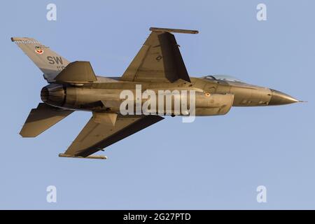 Un faucon de combat F-16C de l'armée de l'air américaine.