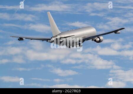 Un avion de la U.S. Air Force KC-46 Pegasus qui prend son envol. Banque D'Images