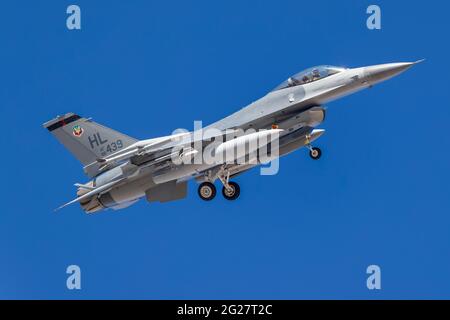 Un faucon de combat F-16C de l'armée de l'air américaine.
