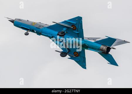 Un lancer de la Force aérienne roumaine MIG-21 décollage. Banque D'Images