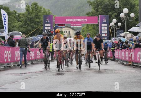 Giro d'Italia sous 23 six niveaux à San Pellegrino terme, Lombardie, Italie Banque D'Images