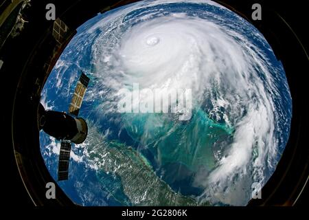 Vue depuis la station spatiale internationale de l'ouragan Dorian. Banque D'Images