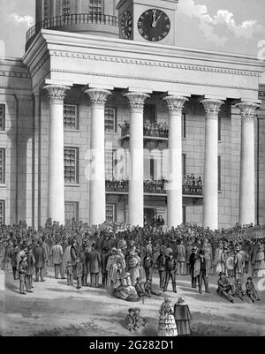 Une foule s'est rassemblée devant le bâtiment du capitole à Montgomery, Alabama, pour l'inauguration de Jefferson Davis. Banque D'Images