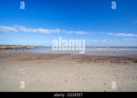 Walberswick beach Suffolk, Angleterre lors d'une journée ensoleillée Banque D'Images