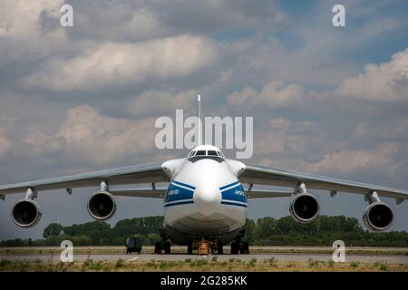 Antonov AN-124 utilisé par l'OTAN pour le transfert d'équipements lourds, Leipzig, Allemagne. Banque D'Images