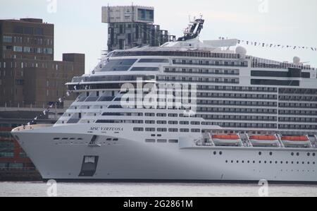 Liverpool, royaume-uni 9 juin 2021 MSC Virtuosa au terminal de croisière de Liverpool après que le gouvernement écossais a arrêté le navire de la voile à Greenock Ian FairBrother/Alamy Live News Banque D'Images