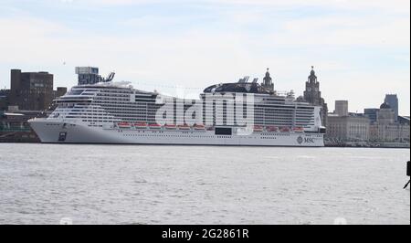 Liverpool, royaume-uni, 9 juin 2021 MSC Virtuosa est resté au terminal de croisière de Liverpool pendant la nuit après que le gouvernement écossais a arrêté le navire d'entrer dans Greenock Credit Ian FairBrother/Alay Live News Banque D'Images