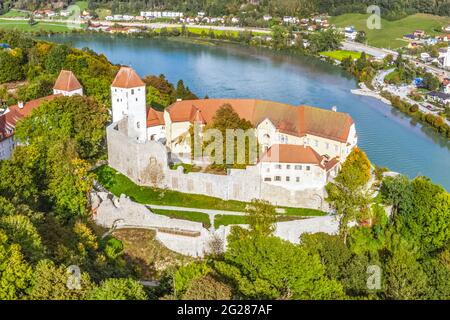 Vue sur le château de Neuburg am Inn dans la région de Donau-Wald dans le district de Passau, à la frontière avec (haute) l'Autriche. Banque D'Images