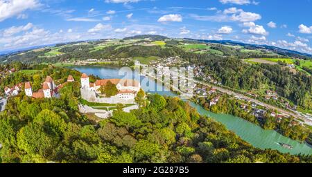 Vue sur le château de Neuburg am Inn dans la région de Donau-Wald dans le district de Passau, à la frontière avec (haute) l'Autriche. Banque D'Images