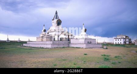 Grand Stupa et temple, Monastère Erdene Zuu, Karakorum, Mongolie Banque D'Images