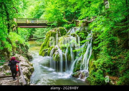 Cascade de Bigar sur la rivière Minis, Roumanie.L'une des plus belles chutes d'eau du monde. Banque D'Images