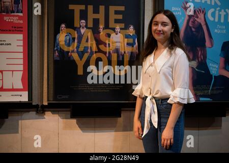 Madrid, Espagne. 09e juin 2021. Le réalisateur allemand Alison Kuhnam pose une photo lors de l'ouverture du Festival du film allemand de Madrid au cinéma Palacio de la Prensa à Madrid. Crédit : SOPA Images Limited/Alamy Live News Banque D'Images