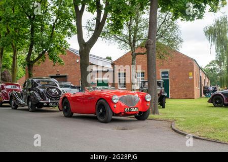 1955 Austin Healey au centre du patrimoine de Bicester, événement de la ruée du dimanche. Bicester, Oxfordshire, Royaume-Uni Banque D'Images