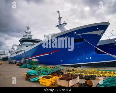 Amarré au port de Lerwick, l'Adenia (LK193), un chalutier en milieu d'eau construit en 2019 - l'une des flottilles de pêche pélagique de Shetland Banque D'Images