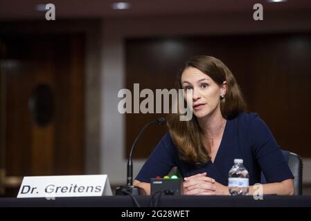 Mme Sheena Chestnut Greitens, professeure agrégée, Lyndon B. Johnson School of public Affairs University of Texas, à Austin, comparaît devant une audience du Comité sénatorial des services armés pour examiner la concurrence stratégique des États-Unis avec la Chine, dans l'édifice Dirksen Senate Office, à Washington, DC, le mardi 8 juin 2021. Photo de Rod Lamkey/CNP/ABACAPRESS.COM Banque D'Images