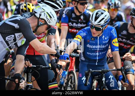 Belge Victor Campenaerts de Qhubeka Assos et Belge Remco Evenepoel de Deceuninck - Quick-Step photographié au début de la première étape de la Bal Banque D'Images