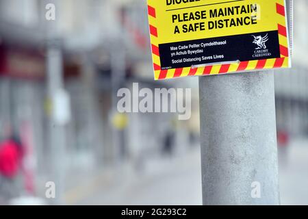 Le centre-ville de Cardiff, sous le nom de Covid 19 / les restrictions concernant le coronavirus sont assouplies et il reste 3 jours jusqu'à la réouverture des magasins non essentiels, le vendredi 9 avril 2021. Banque D'Images