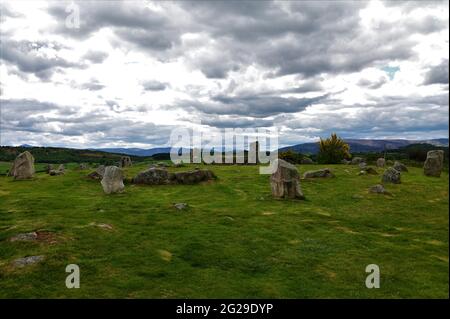 Vue sur un ancien cercle de pierres à Tonnaverie à Deeside, en Écosse. Banque D'Images