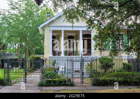 Maison historique sur St. Charles Avenue à la Nouvelle-Orléans, Louisiane, États-Unis Banque D'Images