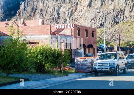 EL CHALTEN, ARGENTINE - 13 MARS 2015 : auberge la Comarca dans le village d'El Chalten, Argentine. Banque D'Images