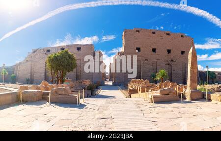 Ancien temple de Karnak à Louxor, Égypte, vue de l'entrée principale Banque D'Images