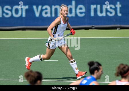 AMSTELVEEN, PAYS-BAS - JUIN 9: Kira Horn d'Allemagne pendant le match des championnats d'Europe de hockey entre l'Allemagne et l'Italie au Wagener Stadion le 9 juin 2021 à Amstelveen, pays-Bas (photo de Gerrit van Keulen/Orange Pictures) Banque D'Images