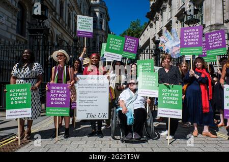 Westminster, Londres, Royaume-Uni. 9 juin 2021. Des associations caritatives, des célébrités et des députés ont adressé une lettre publique pour appeler le gouvernement britannique à mettre un terme à la reprise de l'égalité des sexes d'une génération, devant le G7 . Helen Pankhurst, Shola Mos-Shogbamimu, Jess Phillips MP, Baroness Sugg, Marsha de Cordova se sont joints à 24 champions des droits des femmes pour livrer une lettre publique au 10 Downing Street ce matin, dans le cadre d'une Journée d'action Covid-safe #mercredi-day4Women - les personnages clés ont commencé par se rassembler à la statue de Millicent Fawcett, Avant de se rendre à Downing Street avec la lettre, signée par des stars, des activistes et des œuvres de charité Banque D'Images