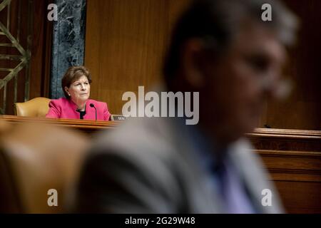 Washington, États-Unis. 09e juin 2021. Le sénateur Jeanne Shaheen, D-NH, écoute en tant que témoignage du procureur général Merrick Garland lors d'une audition du sous-comité des crédits du Sénat sur le commerce, la justice, la science et les agences connexes au Capitole des États-Unis à Washington DC, le mercredi 9 juin 2021. Photo de piscine par Stefani Reynolds /UPI crédit: UPI/Alay Live News Banque D'Images