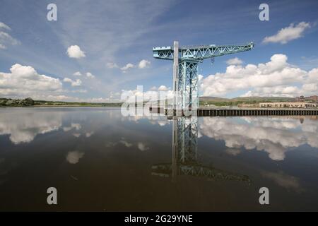 Titan Clydebank, plus connu sous le nom de Titan Crane, est une grue en porte-à-faux de 150 pieds de haut (46 m) à Clydebank, West Dunbartonshire, en Écosse. Banque D'Images