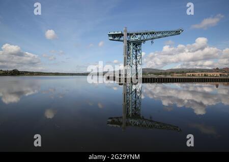 Titan Clydebank, plus connu sous le nom de Titan Crane, est une grue en porte-à-faux de 150 pieds de haut (46 m) à Clydebank, West Dunbartonshire, en Écosse. Banque D'Images