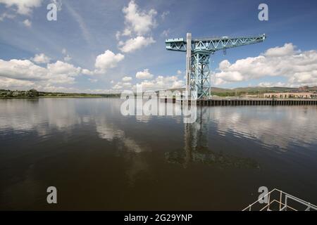 Titan Clydebank, plus connu sous le nom de Titan Crane, est une grue en porte-à-faux de 150 pieds de haut (46 m) à Clydebank, West Dunbartonshire, en Écosse. Banque D'Images