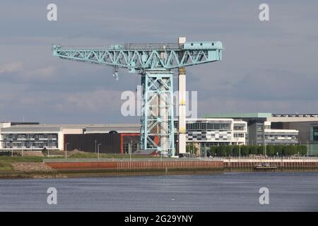 Titan Clydebank, plus connu sous le nom de Titan Crane, est une grue en porte-à-faux de 150 pieds de haut (46 m) à Clydebank, West Dunbartonshire, en Écosse. Banque D'Images