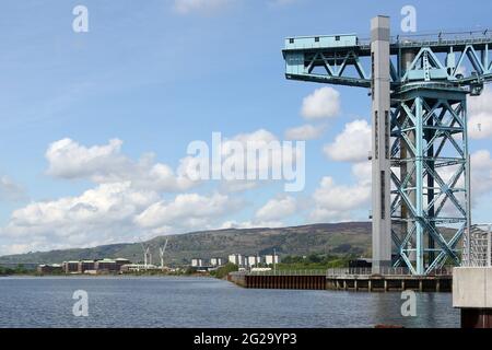 Titan Clydebank, plus connu sous le nom de Titan Crane, est une grue en porte-à-faux de 150 pieds de haut (46 m) à Clydebank, West Dunbartonshire, en Écosse. Banque D'Images