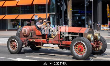 Voiture américaine d'époque la France, qui navigue dans le quartier de Siltasaari à Helsinki Banque D'Images