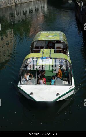 Croisière sur la rivière Ljubljana Banque D'Images