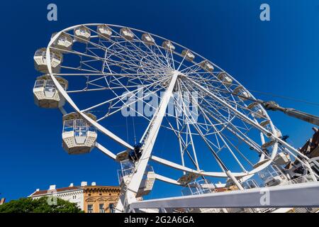 Grande roue érigée pour célébrer le centenaire du plébiscite de Sopron en 1921, Varkerulet, Sopron, Hongrie Banque D'Images