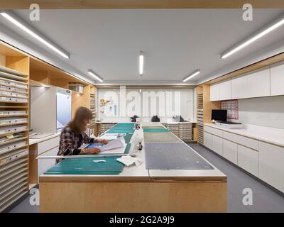 Production. Bureaux de PAN Macmillan, Londres, Royaume-Uni. Architecte: Studio soigné, 2019. Banque D'Images