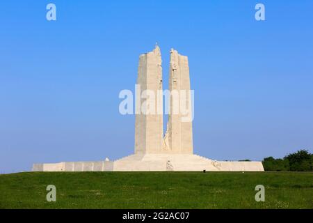 Le Mémorial national du Canada à Vimy lors d'une belle journée de printemps ensoleillée à Givenchy-en-Gohelle (pas-de-Calais), en France Banque D'Images