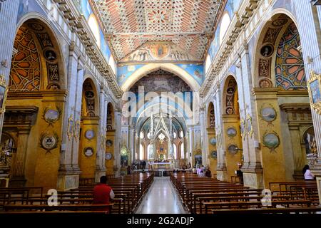 Equateur Quito - Eglise de Saint-Domingue - Iglesia de Saint-Domingue nef centrale Banque D'Images