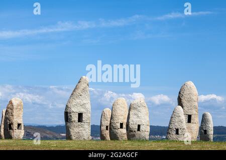 Espagne, Galice : monument Menhir dans le parc de la sculpture de LA Coruna. 'Menhirs de la Paz' (Menhirs pour la paix) de Manolo Paz Banque D'Images