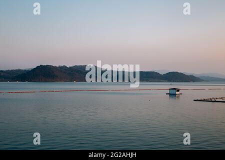 Coucher de soleil sur le lac Yedang à Yesan, Corée Banque D'Images