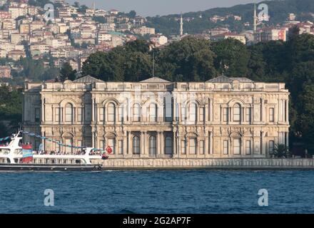 Palais Beylerbeyi sur le front de mer de bosporus asiatique, Istanbul Banque D'Images