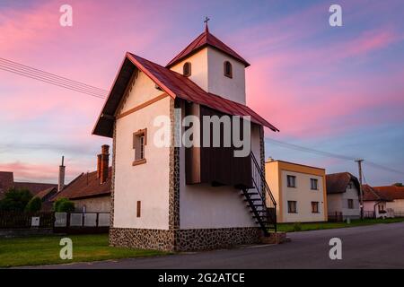 Caserne de pompiers dans le village de Borcova, région de Turiec, Slovaquie. Banque D'Images