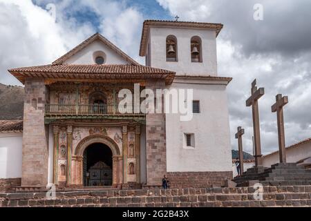 L'église de San Pedro Apóstol à Andahuaylillas, Pérou, connue sous le nom de « Chapelle Sixtine des Andes » à cause des peintures et des peintures murales à l'intérieur Banque D'Images