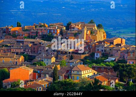 FRANCE, PROVENCE-ALPES-CÔTE D'AZUR. VAUCLUSE (84) ROUSSILLON , PARC NATUREL DU LUBERON Banque D'Images