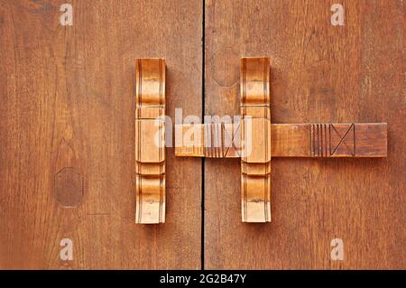 Loquet de bois de style traditionnel Thaï Banque D'Images