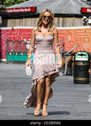 Non exclusif : Amanda Holden, Global radio Studios, Londres, Royaume-Uni, 08 juin 2021, Photo par piQtured Banque D'Images